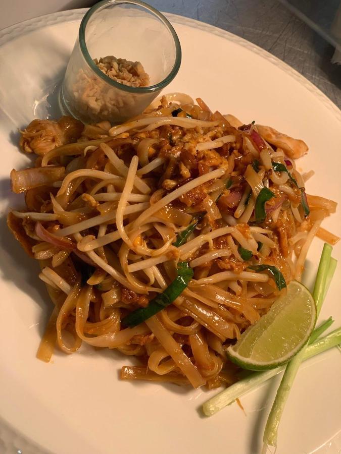Siam Cottage Guesthouse Over 300 Years Old With Thai Restaurant Moreton-in-Marsh Екстериор снимка